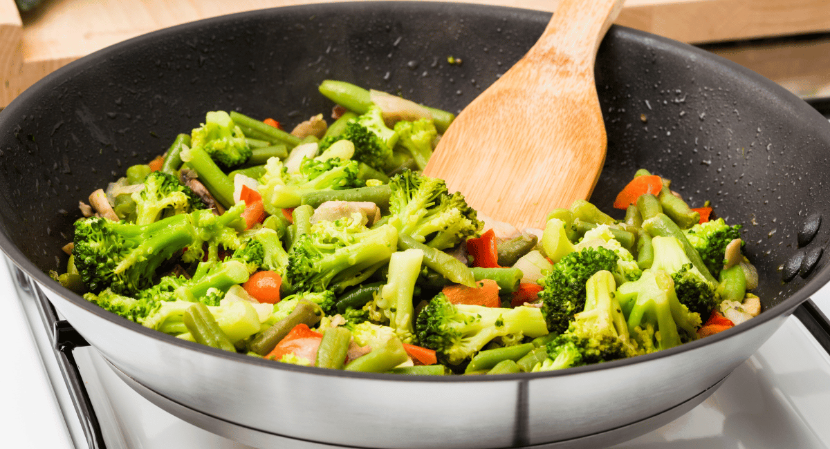 You are currently viewing What is Sautéing? Tips and Tricks